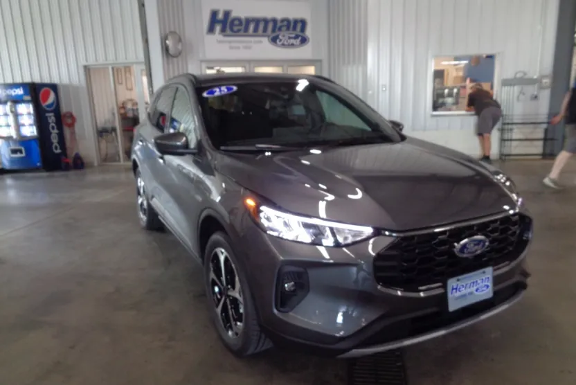 2025 Ford Escape ST-Line Select photo 1