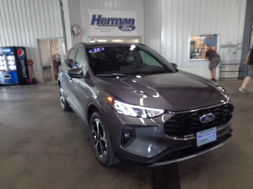 2025 Ford Escape ST-Line Select photo 1