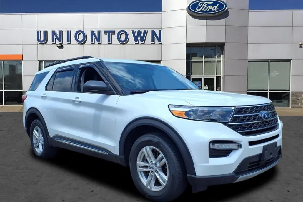 2023 Ford Explorer XLT photo 1
