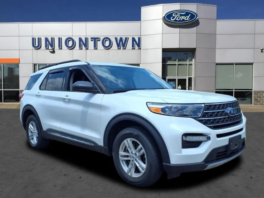 2023 Ford Explorer XLT photo 1