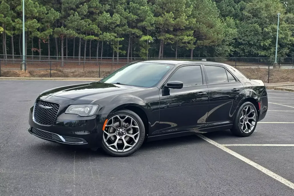 2018 Chrysler 300 Touring photo 1