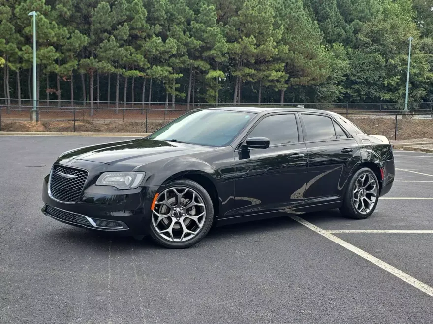 2018 Chrysler 300 Touring photo 1