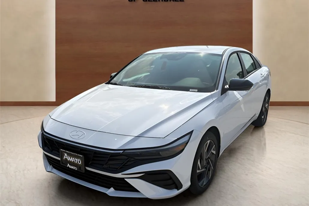 2025 Hyundai Elantra SEL Sport photo 1