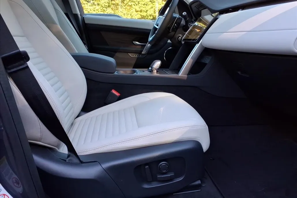2025 Land Rover Discovery Sport S photo 1
