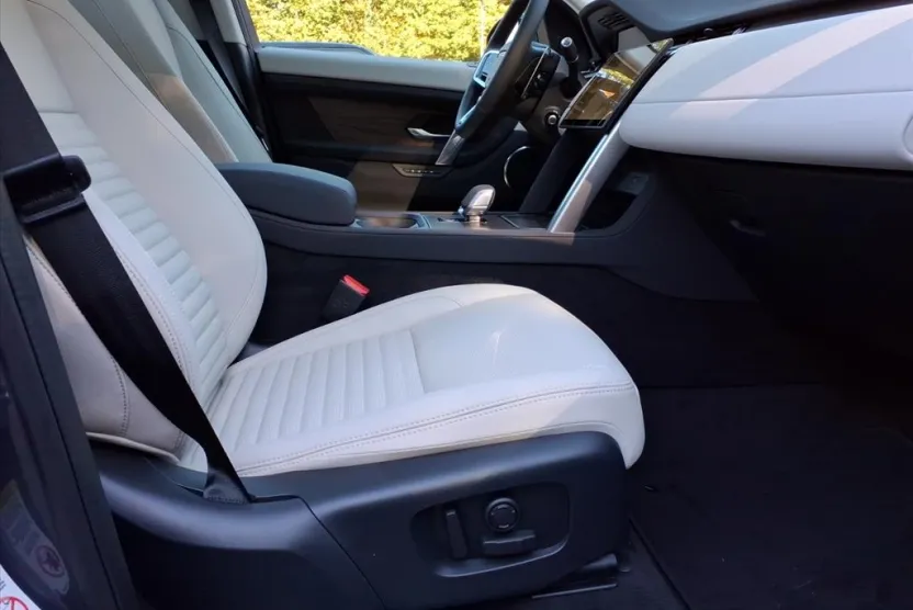 2025 Land Rover Discovery Sport S photo 1