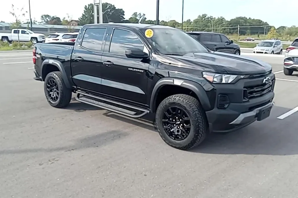2024 Chevrolet Colorado Trail Boss photo 1