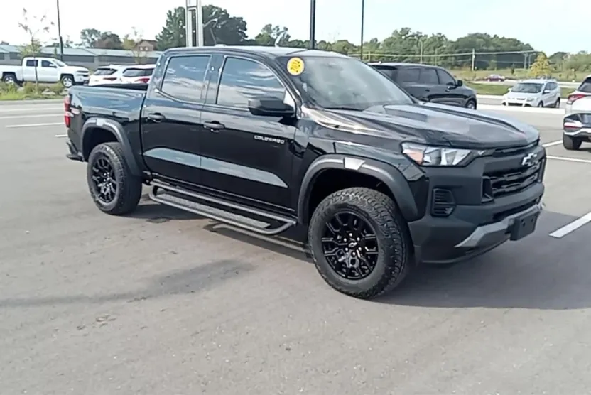 2024 Chevrolet Colorado Trail Boss photo 1
