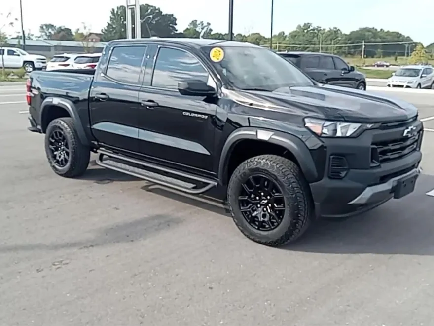 2024 Chevrolet Colorado Trail Boss photo 1