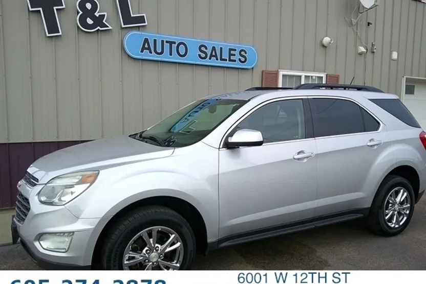 2017 Chevrolet Equinox LT photo 1