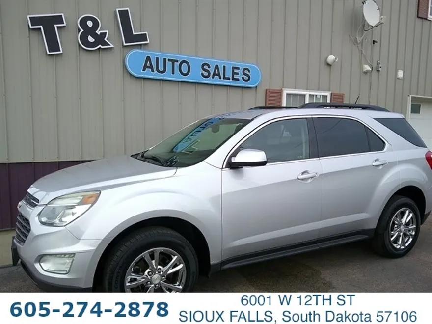 2017 Chevrolet Equinox LT photo 1