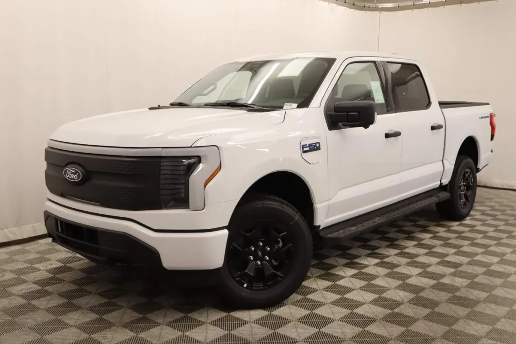 2025 Ford F-150 Lightning XLT photo 1