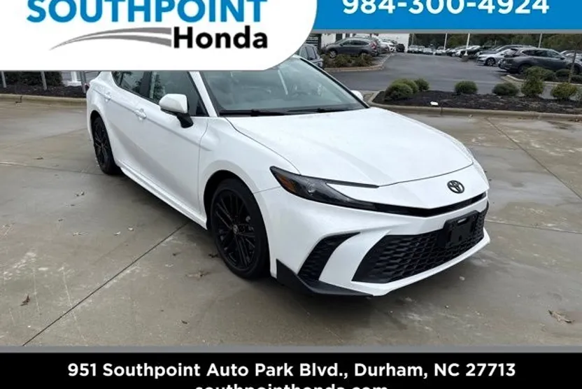 2025 Toyota Camry SE photo 1