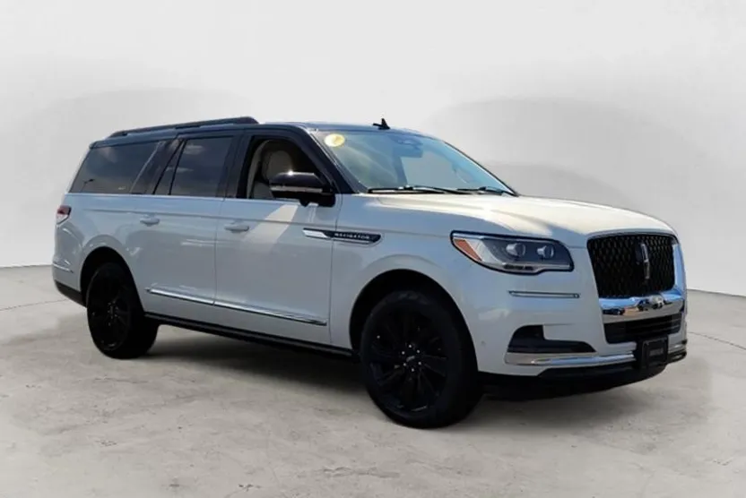 2024 Lincoln Navigator Black Label photo 1
