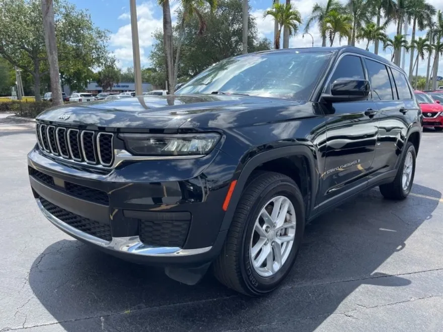 2022 Jeep Grand Cherokee Laredo photo 1