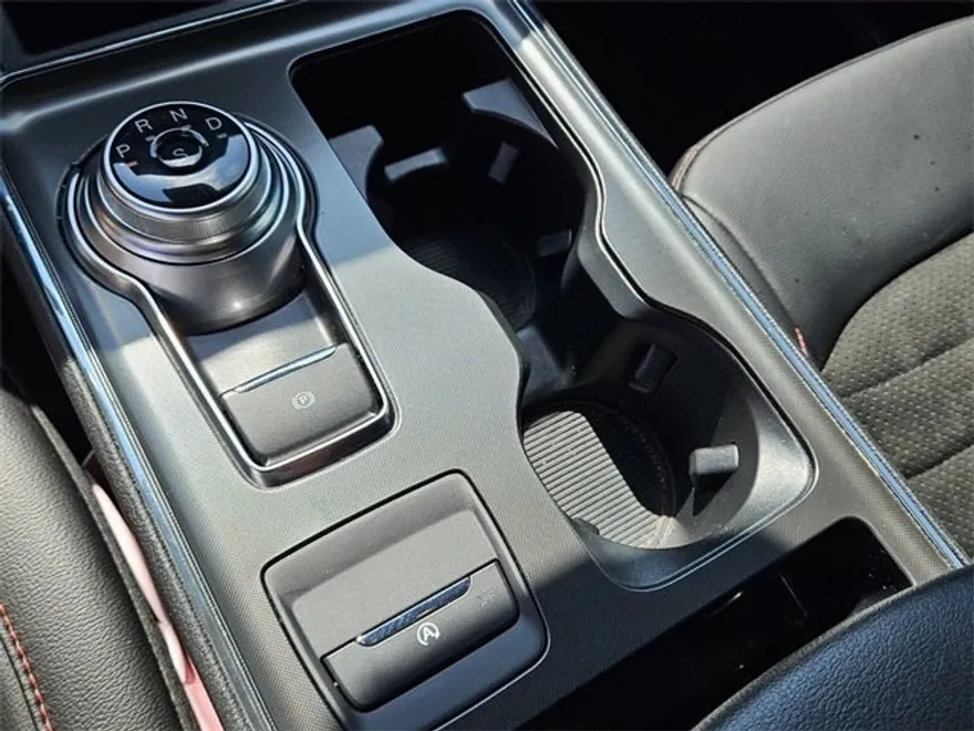 2022 Ford Edge ST photo 21