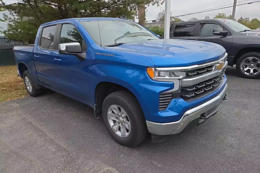 2022 Chevrolet Silverado 1500 LT photo 1