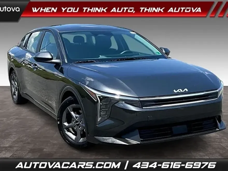 2025 Kia K4 LXS photo 1