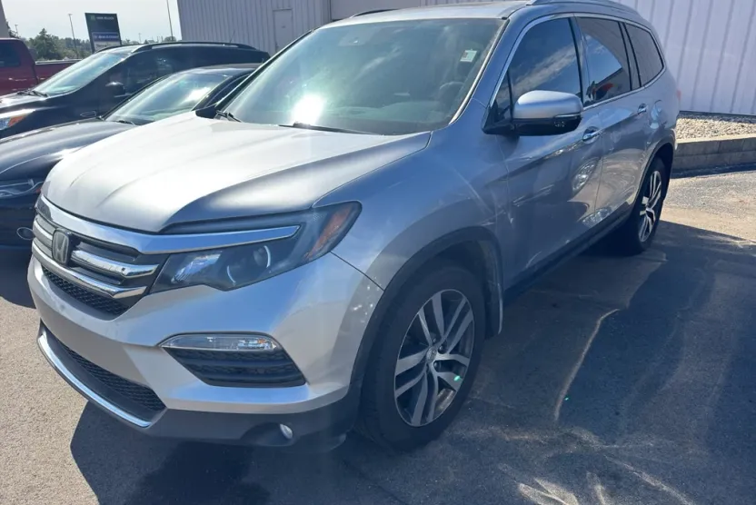 2016 Honda Pilot Touring photo 1