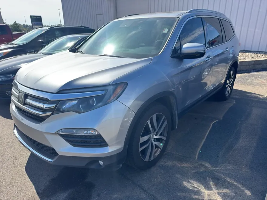 2016 Honda Pilot Touring photo 1