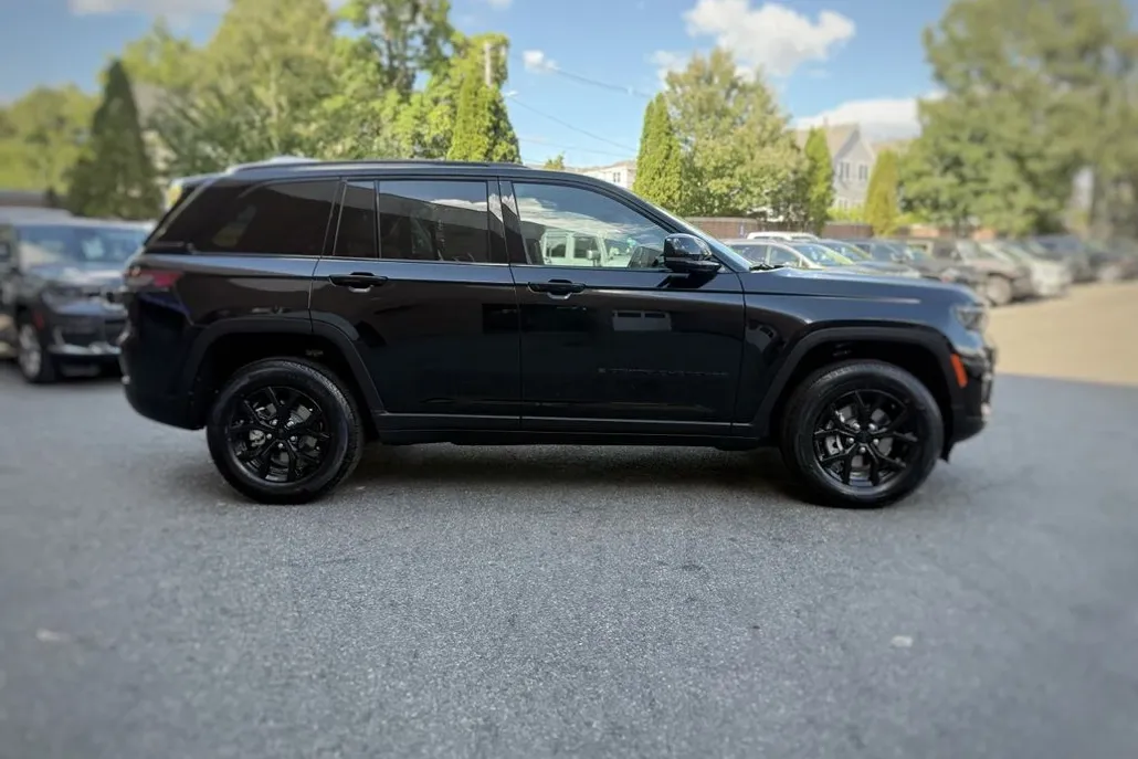 2025 Jeep Grand Cherokee Altitude X photo 1