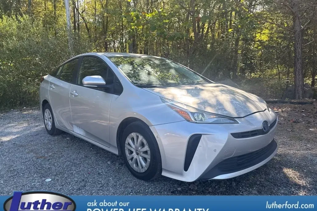 2022 Toyota Prius L photo 1