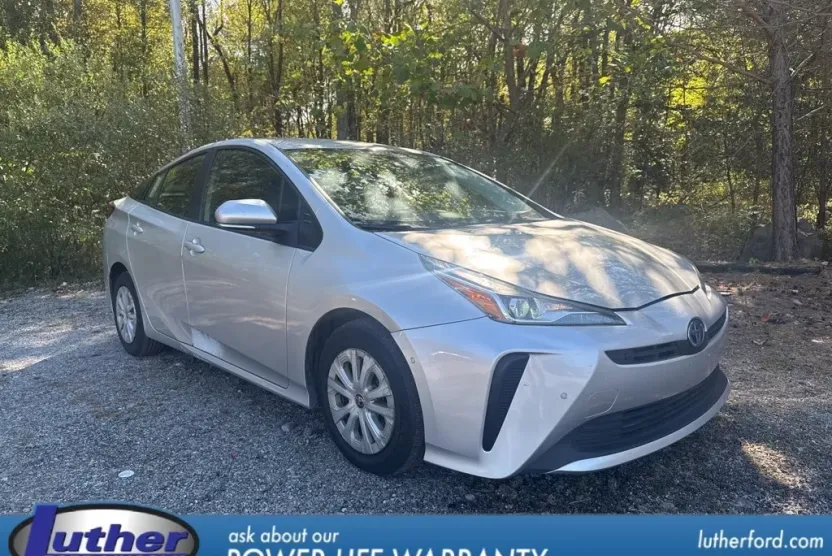 2022 Toyota Prius L photo 1