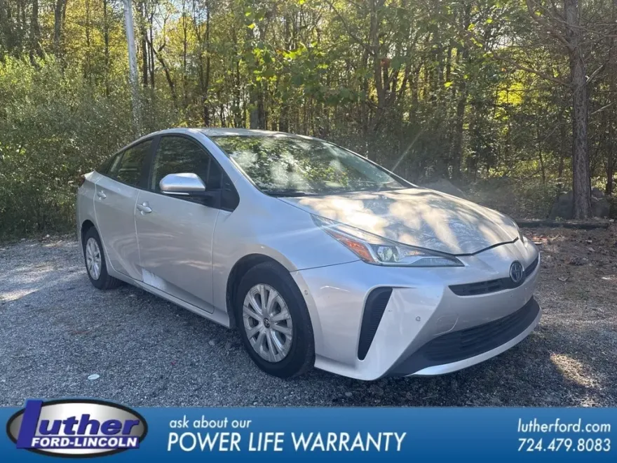 2022 Toyota Prius L photo 1