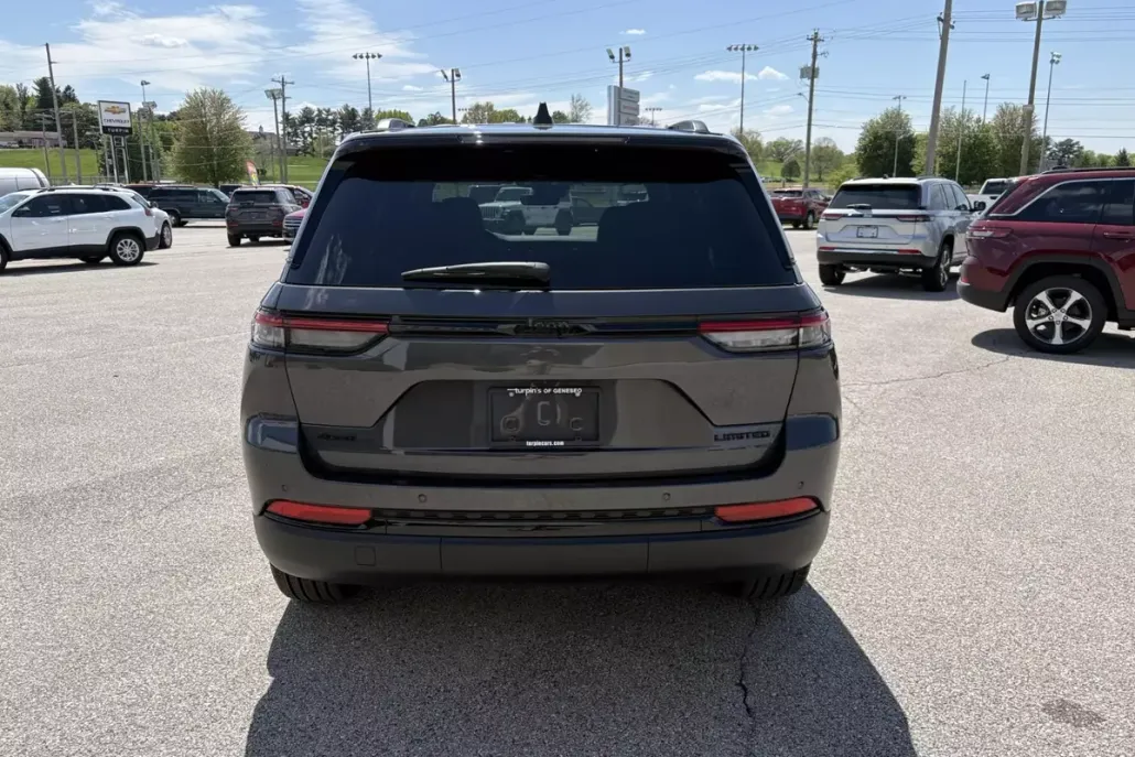2025 Jeep Grand Cherokee Limited photo 1
