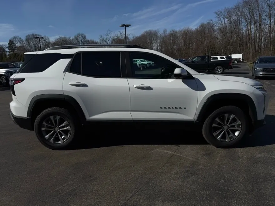 2025 Chevrolet Equinox LT photo 1