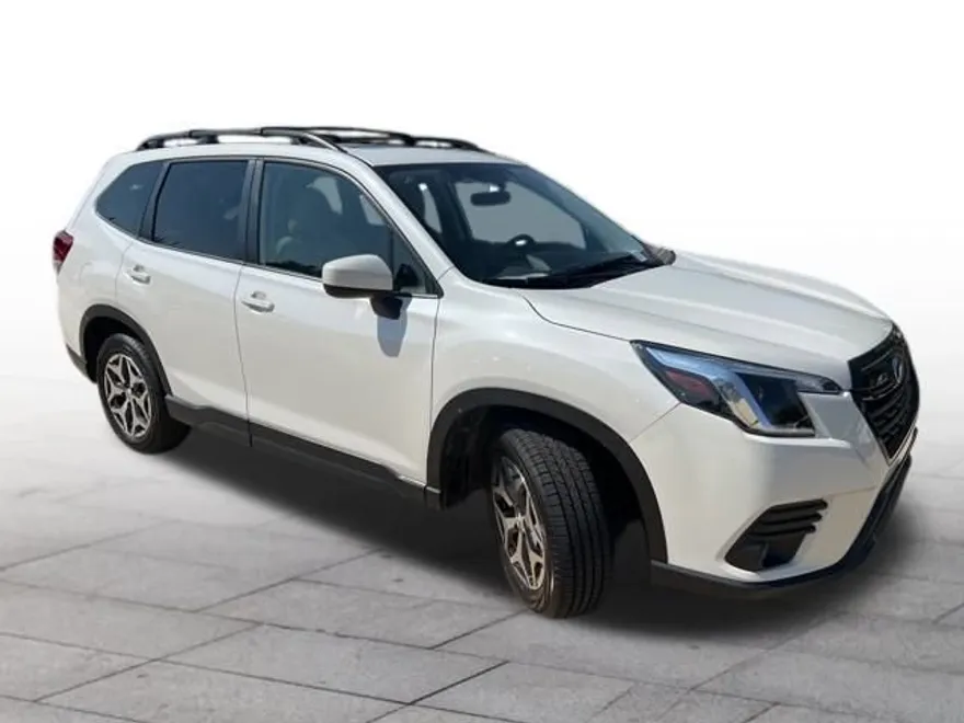 2024 Subaru Forester Premium photo 1