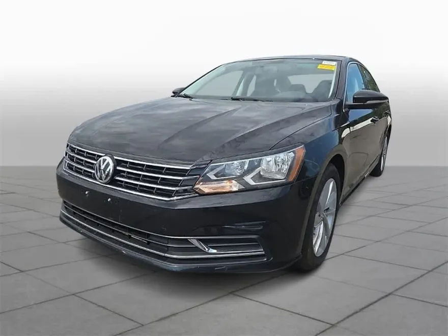 2018 Volkswagen Passat 2.0T SE photo 1