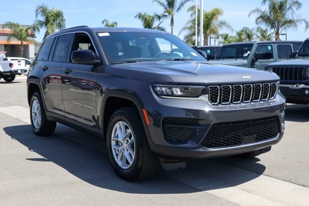 2025 Jeep Grand Cherokee Laredo X photo 1