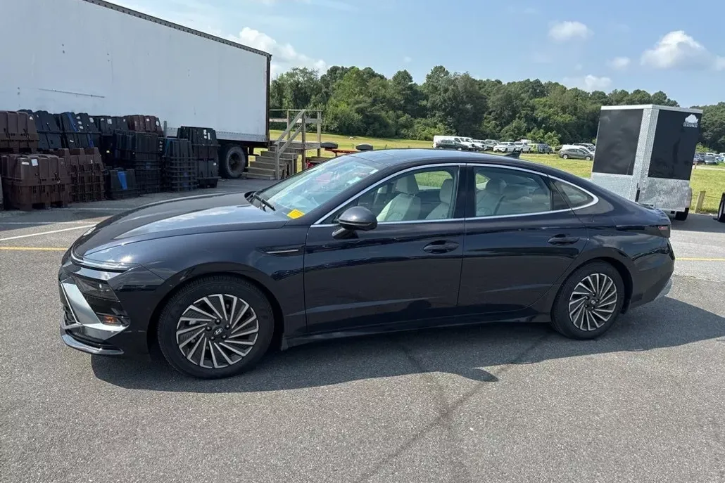 2024 Hyundai Sonata Hybrid Limited photo 1