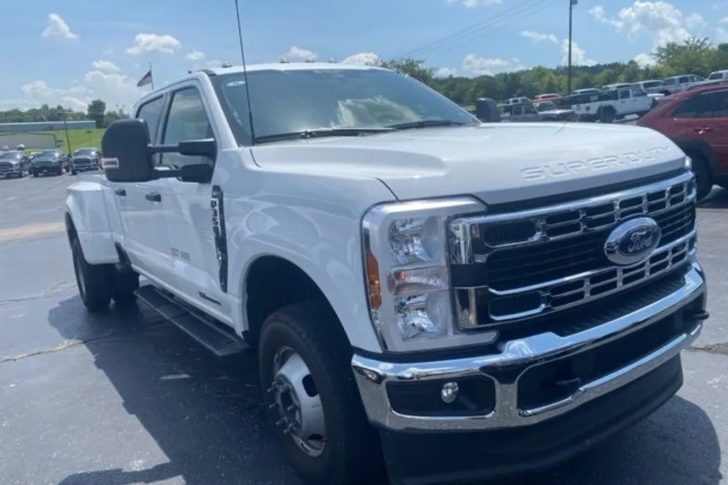 2024 Ford F-350 photo 1