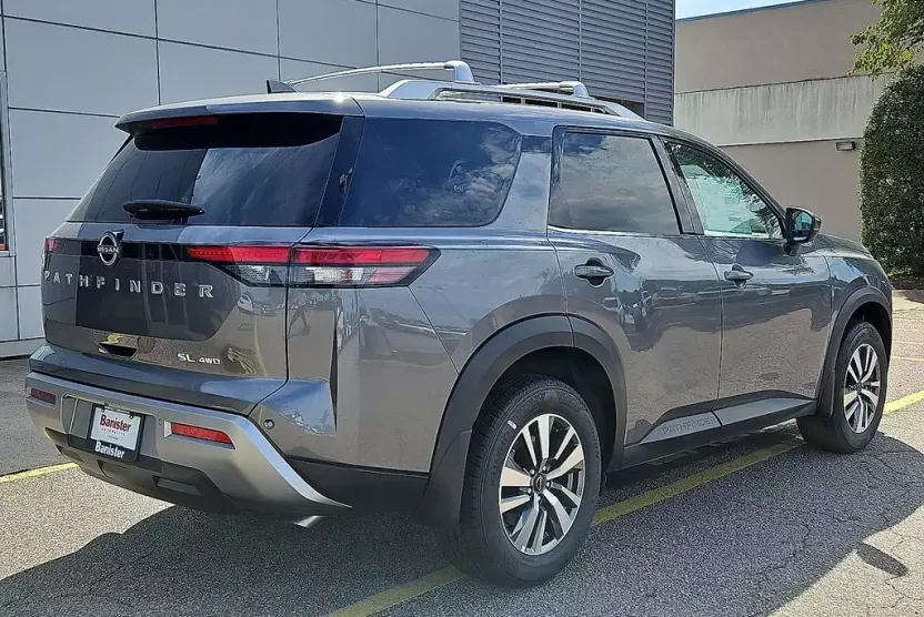 2025 Nissan Pathfinder SL photo 1
