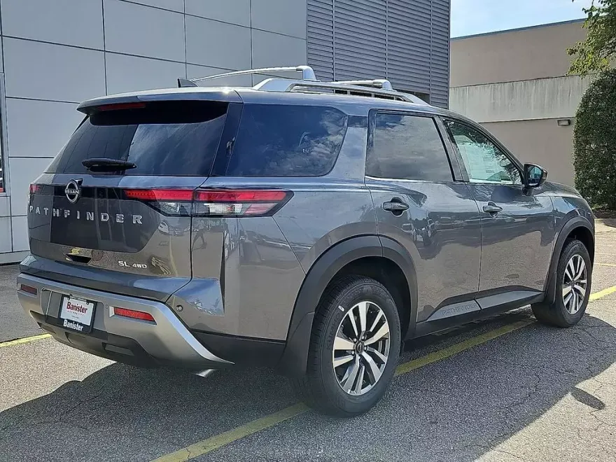 2025 Nissan Pathfinder SL photo 1