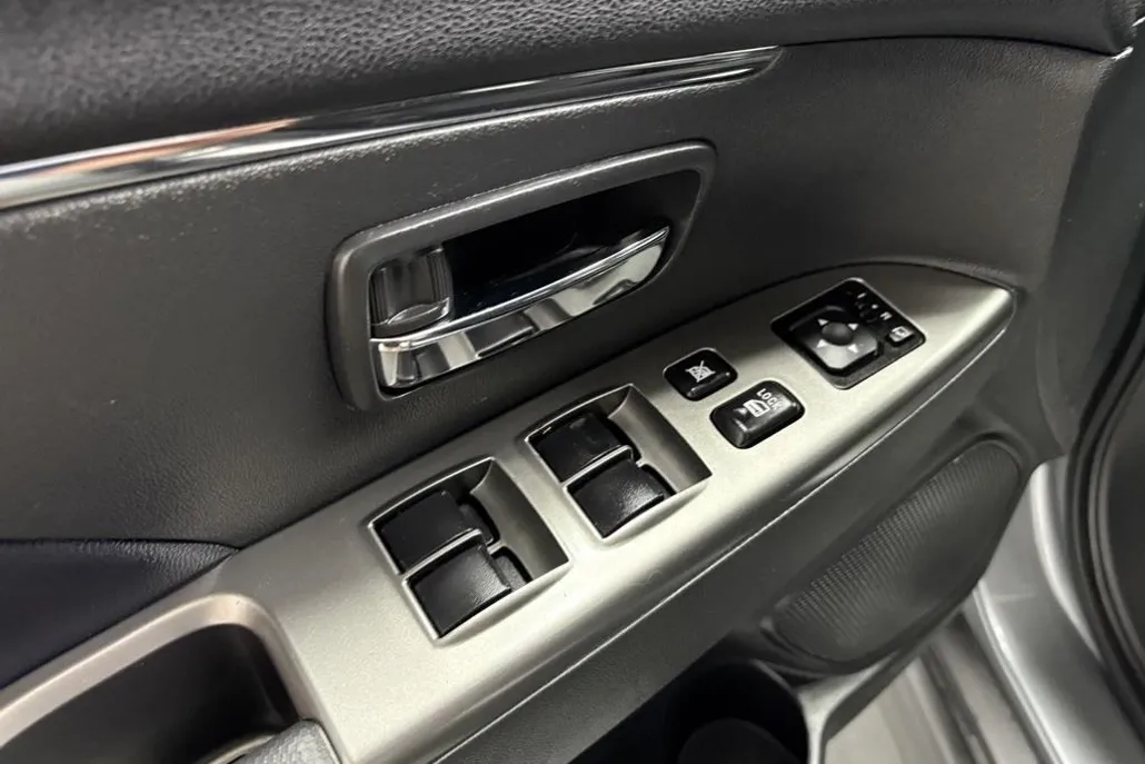 2024 Mitsubishi Outlander Sport ES photo 1