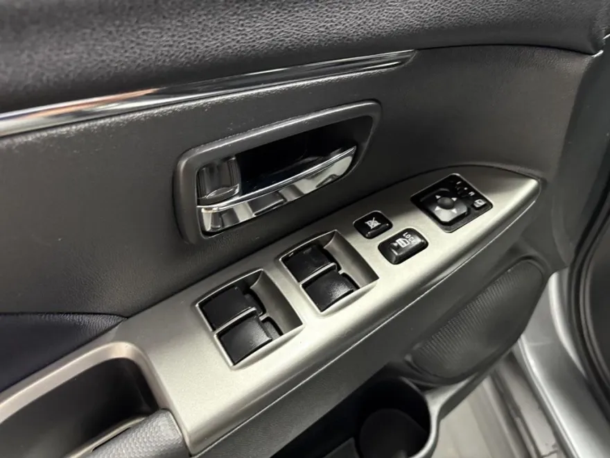 2024 Mitsubishi Outlander Sport ES photo 1