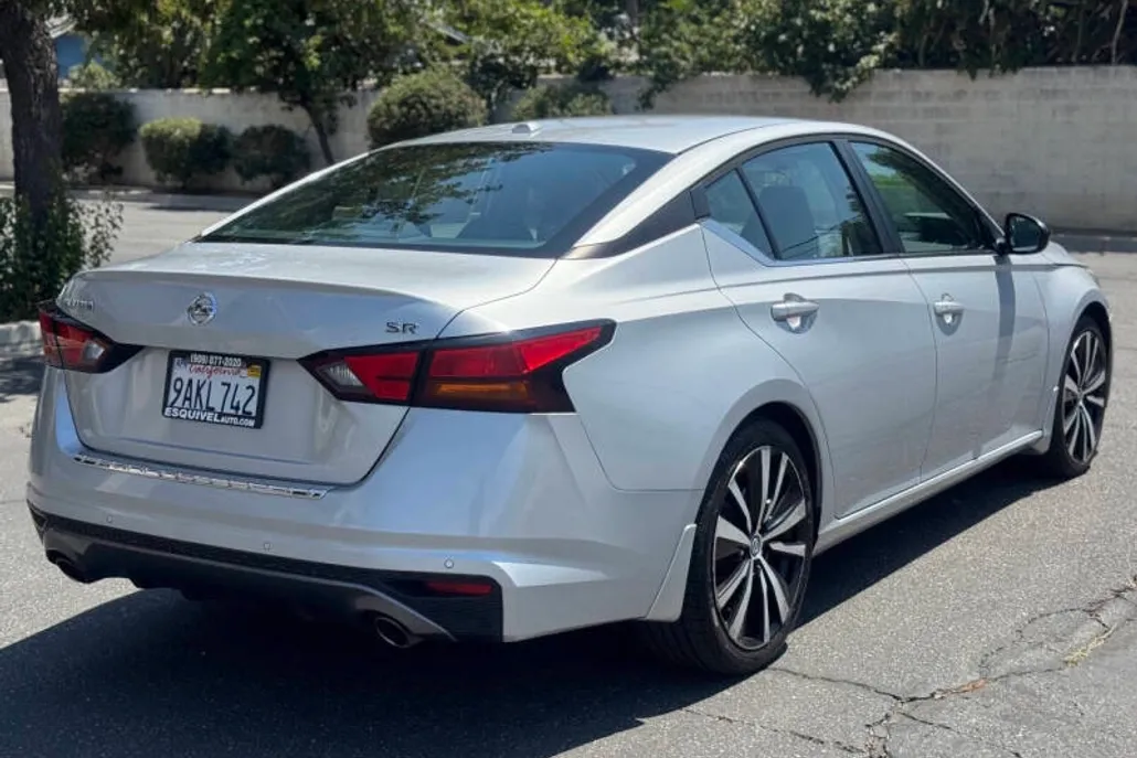 2022 Nissan Altima 2.5 SR photo 1