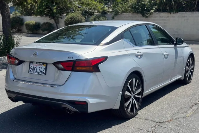 2022 Nissan Altima 2.5 SR photo 1