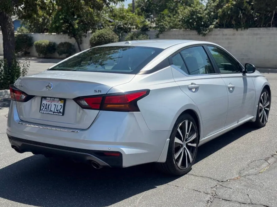 2022 Nissan Altima 2.5 SR photo 1