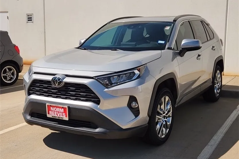 2020 Toyota RAV4 XLE Premium photo 1