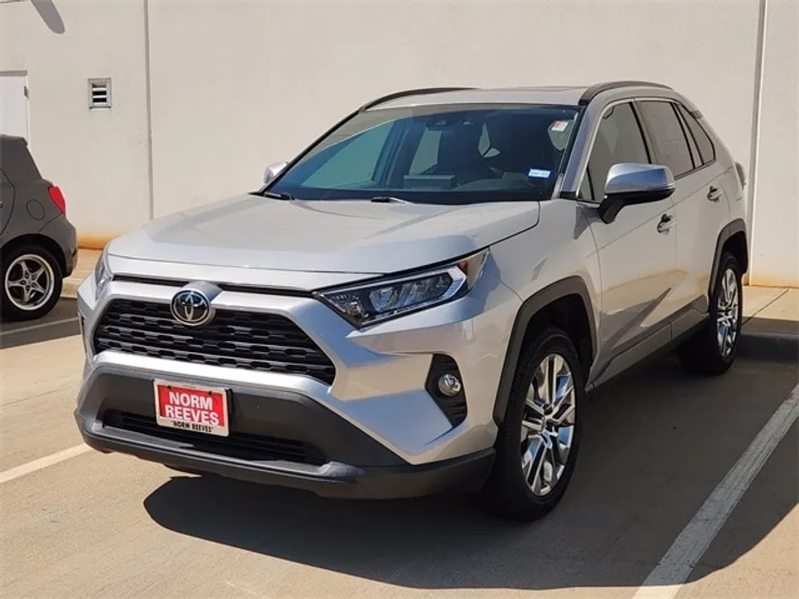 2020 Toyota RAV4 XLE Premium photo 1