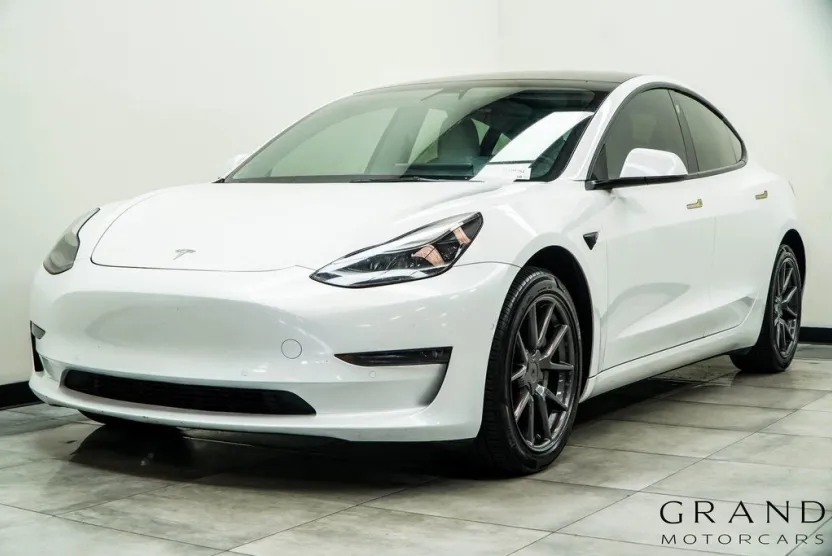 2022 Tesla Model 3 Long Range photo 1