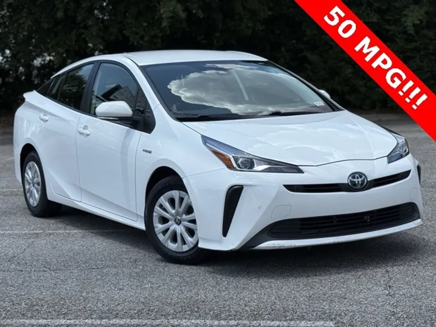 2022 Toyota Prius LE photo 1