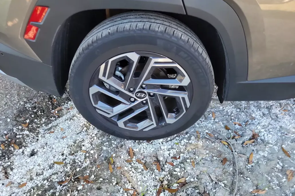 2025 Hyundai Tucson Hybrid Limited photo 1