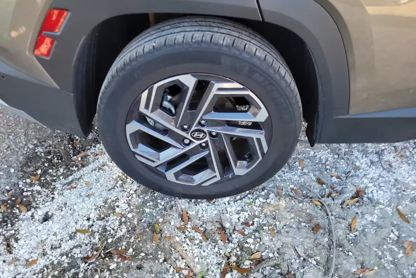 2025 Hyundai Tucson Hybrid Limited photo 1
