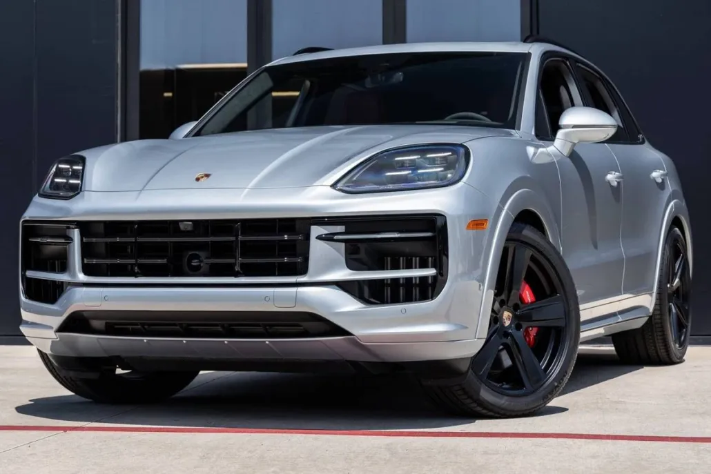 2026 Porsche Cayenne GTS photo 1