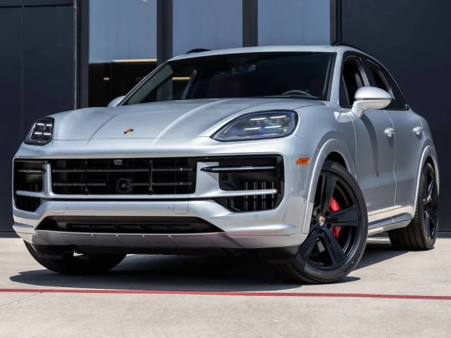 2026 Porsche Cayenne GTS photo 1