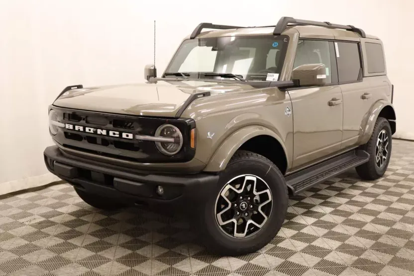 2025 Ford Bronco Outer Banks photo 1